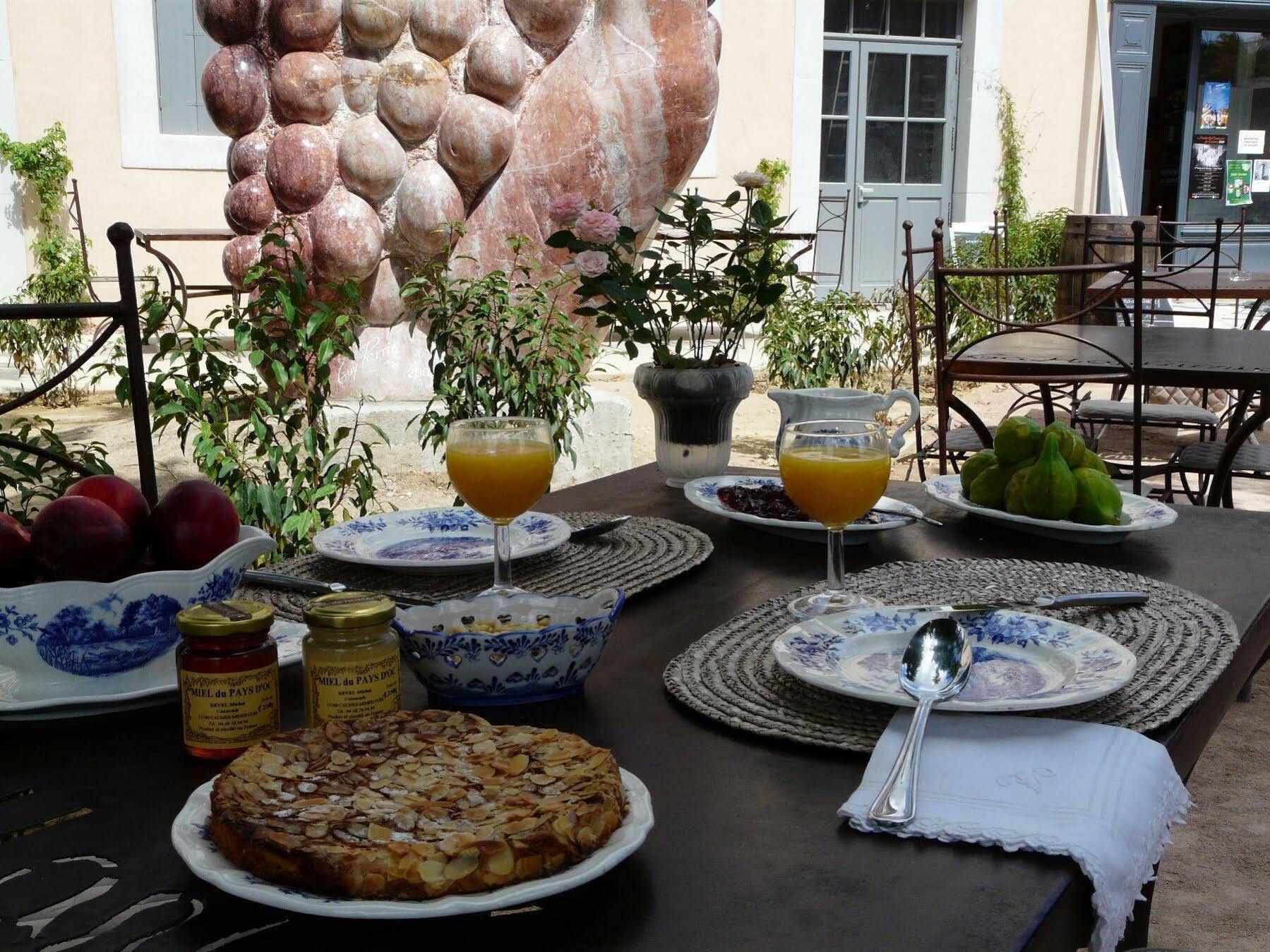Logis Hotel - Restaurant La Marbrerie Caunes-Minervois Eksteriør billede